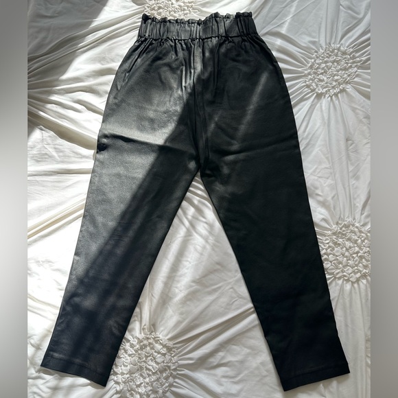 Black pants, cinched waist - Picture 3 of 3